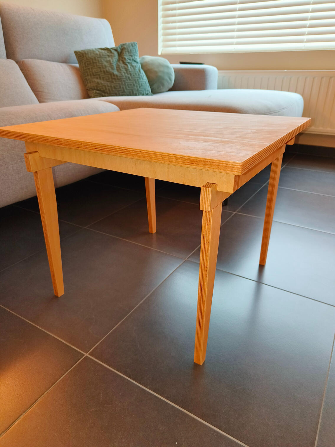 Houten bijzettafel Houten bijzettafel