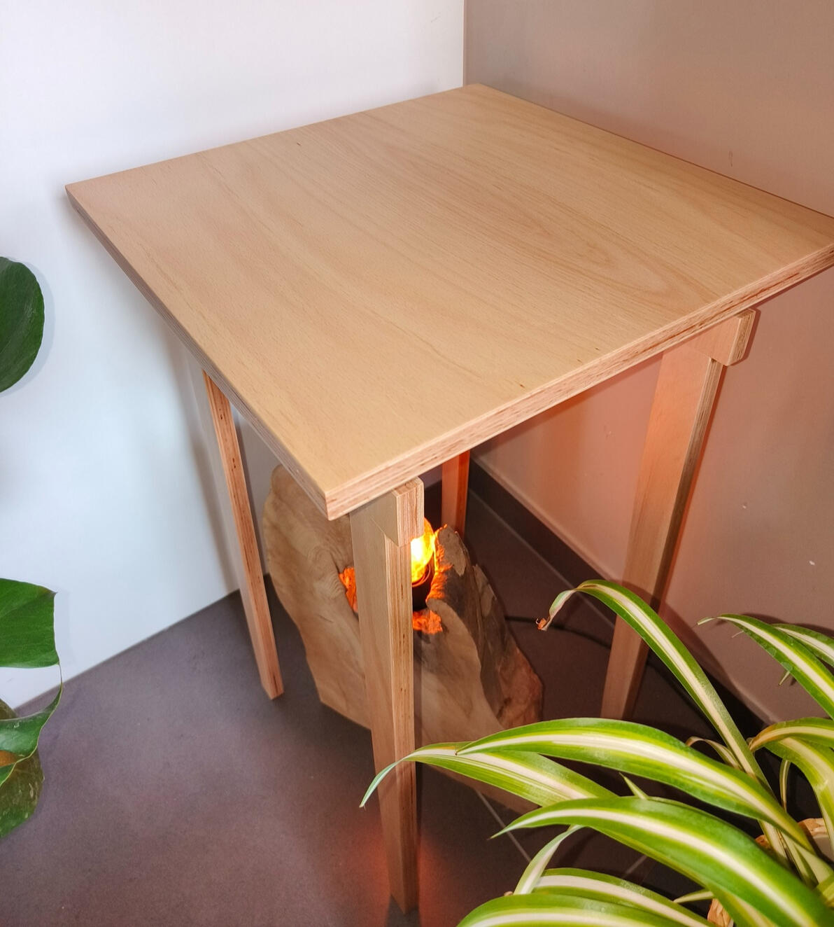 Houten bijzettafel Houten bijzettafel