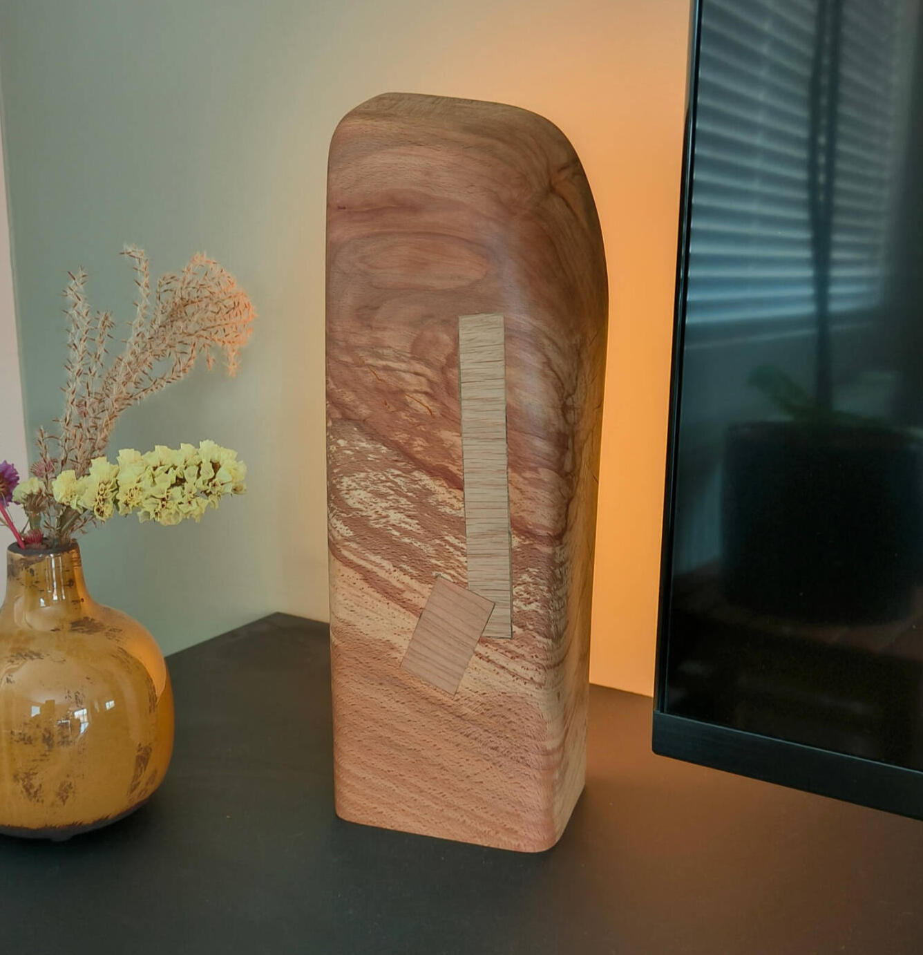 Tafellamp Handgemaakte massief beuken houten tafellamp, gemaakt in Gent.